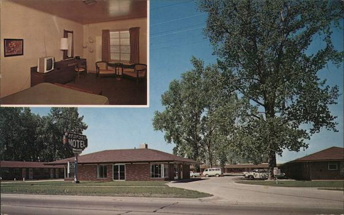 Redford Inn & Jacuzzi Suites (Redford Motel) - Vintage Postcard (newer photo)